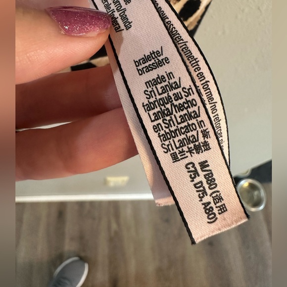 Victoria Secret Leopard Print V-Neck Bralette - Picture 7 of 7